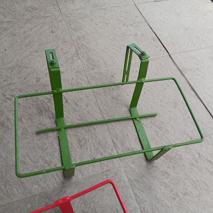 Vand 3 buc. suport pentru jardiniera