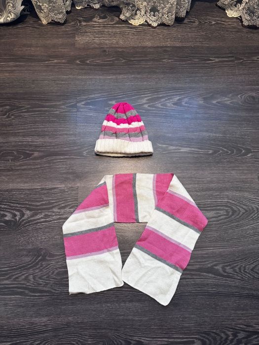 Caciula și fular pt 4/6 ani nou la 25 lei