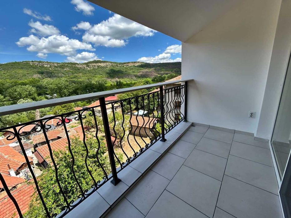 Продава се Тристаен апартамент в Велико Търново, Акация - 94 кв.м за 1118 €/кв.м - Снимка #2