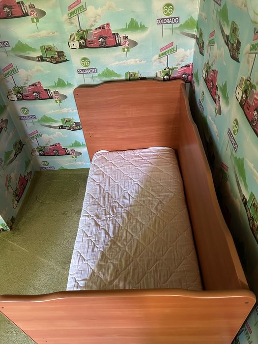 Детско дървено легло/кошара  + Подаръци