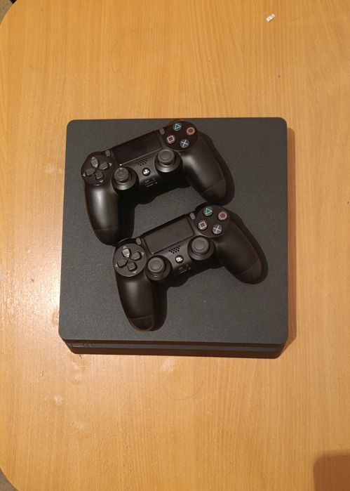 Продам Playstation 4 slim 1TB