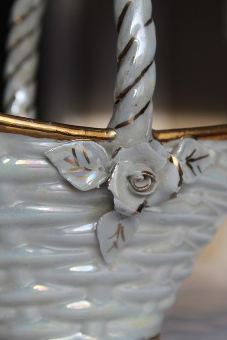 Фарфоровая вазочка