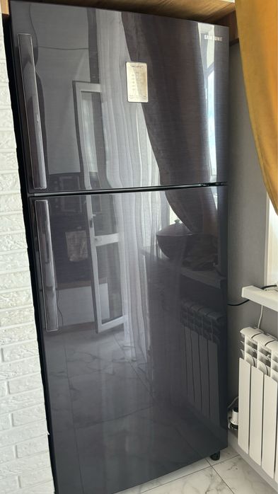 Холодильник с морозильником