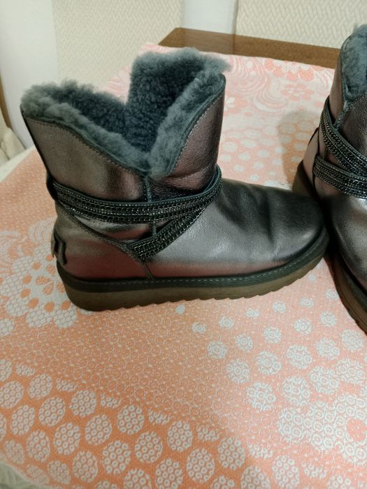 Продам Уги женские