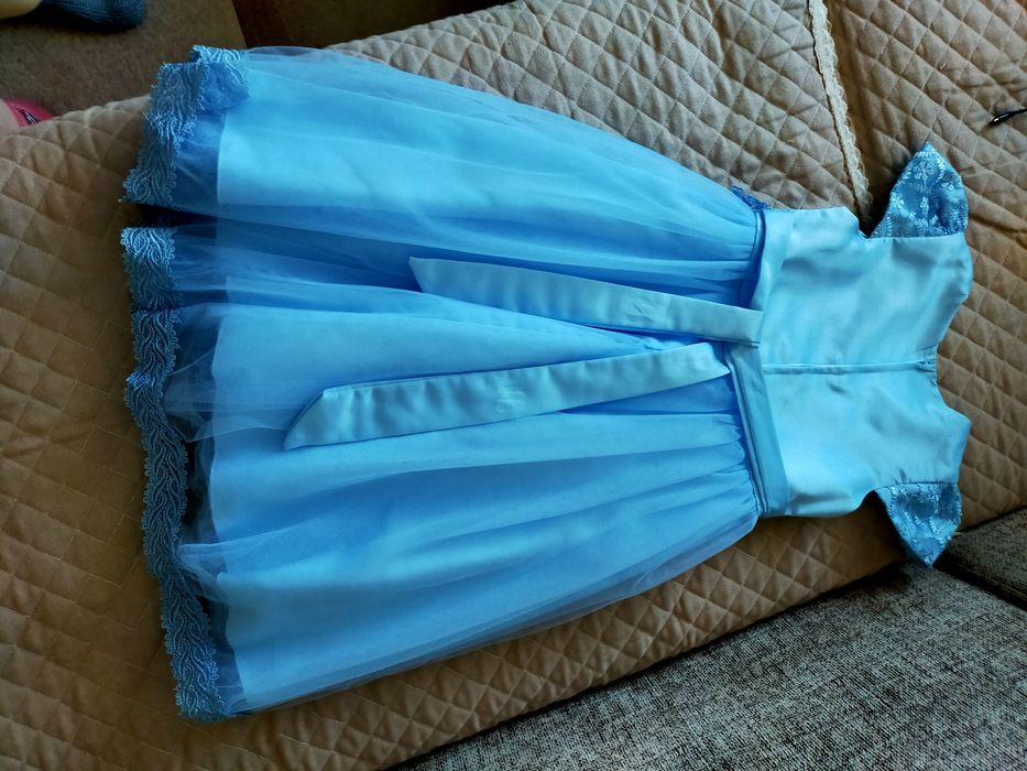 Нарядное платье на девочку