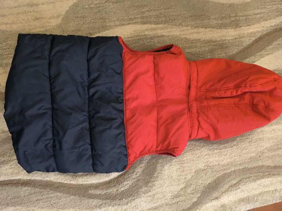 Детска грейка в червен и тъмно син цвят