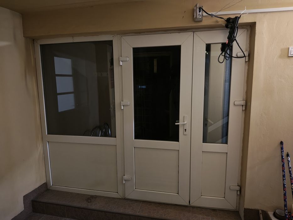 Vând ușă exterior