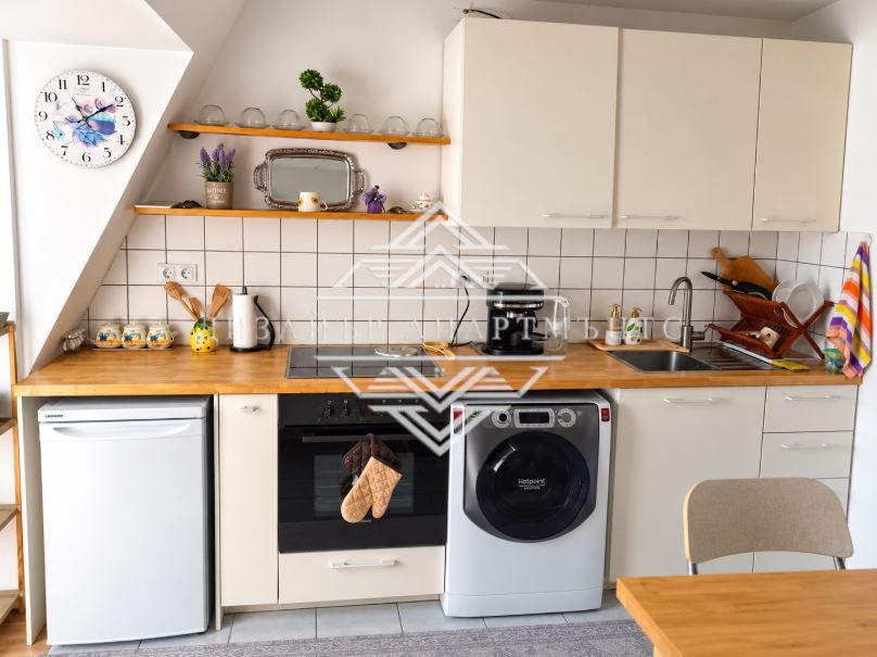 Продава се Двустаен апартамент в Бургас, Център - 61 кв.м за 2607 €/кв.м - Снимка #1