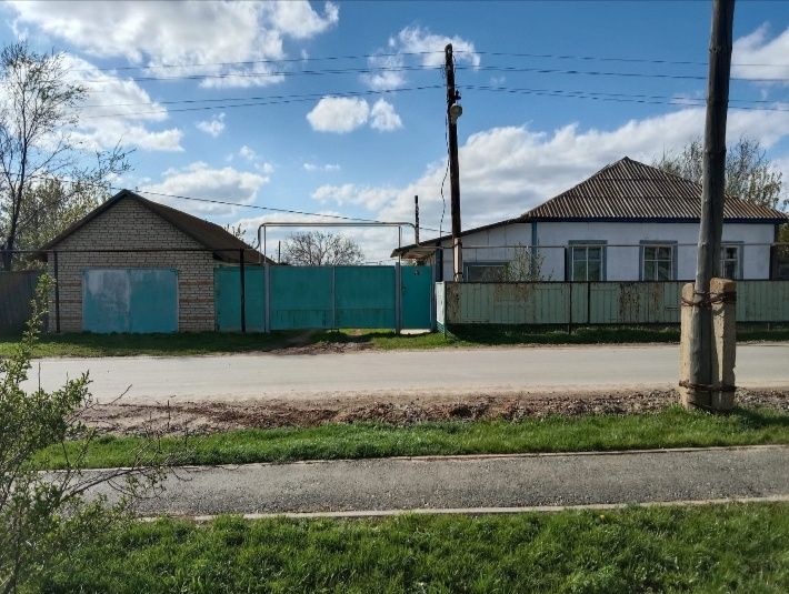 Продам дом в п. Бурлин