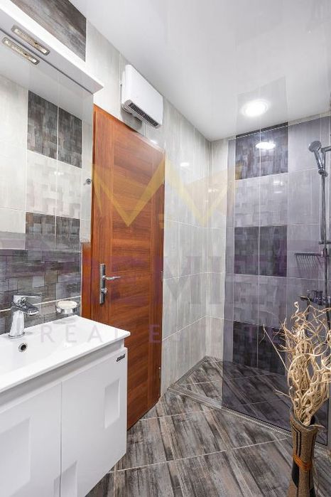 Продава се Тристаен апартамент в Варна, Бриз - 145 кв.м за 1179 €/кв.м - Снимка #9