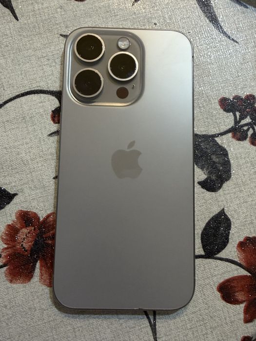 Iphone 15 pro , Titan