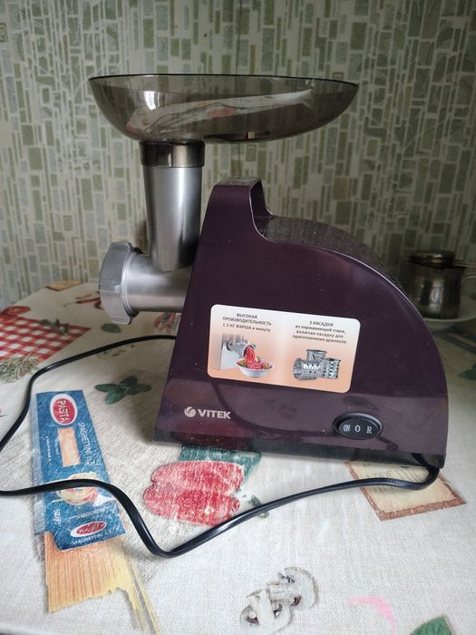 Продам мясорубку Витек