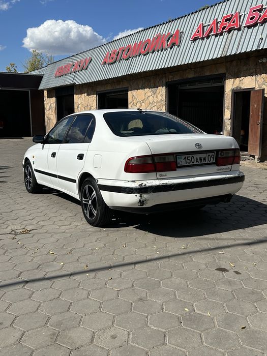 Toyota carina e 1.6