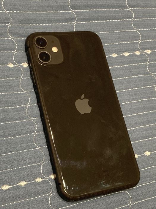 Iphone 11 black.