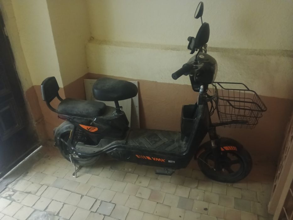 Скутер электромопед