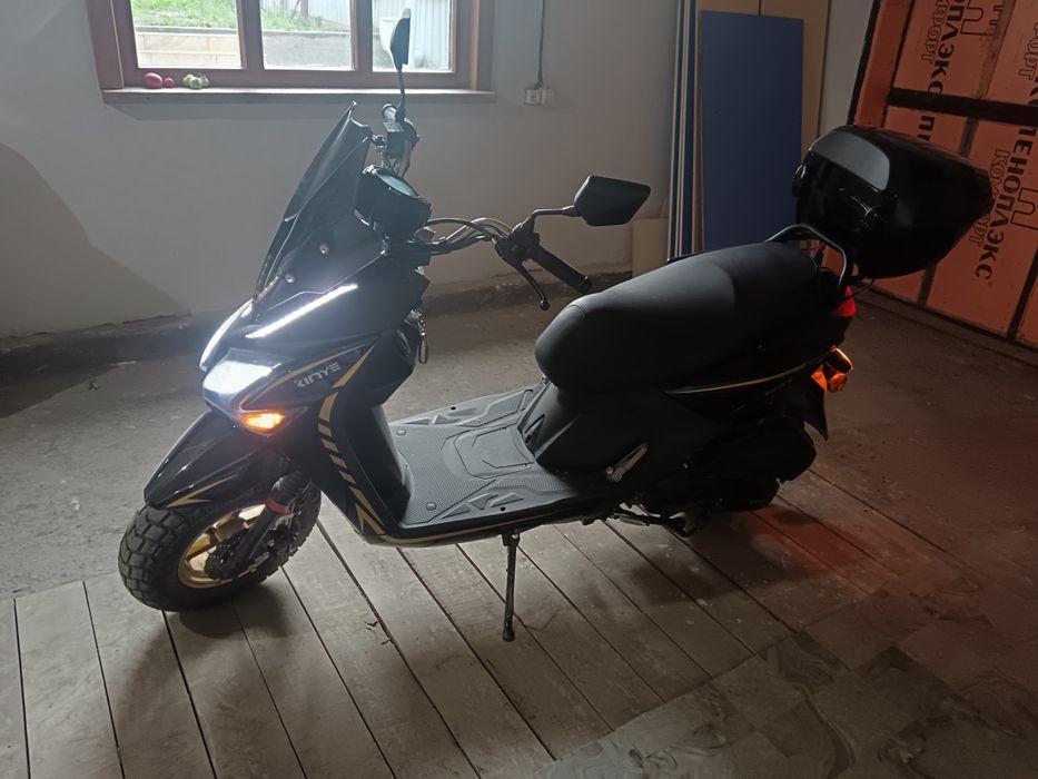 Скутер Bennali Samurai чёрный