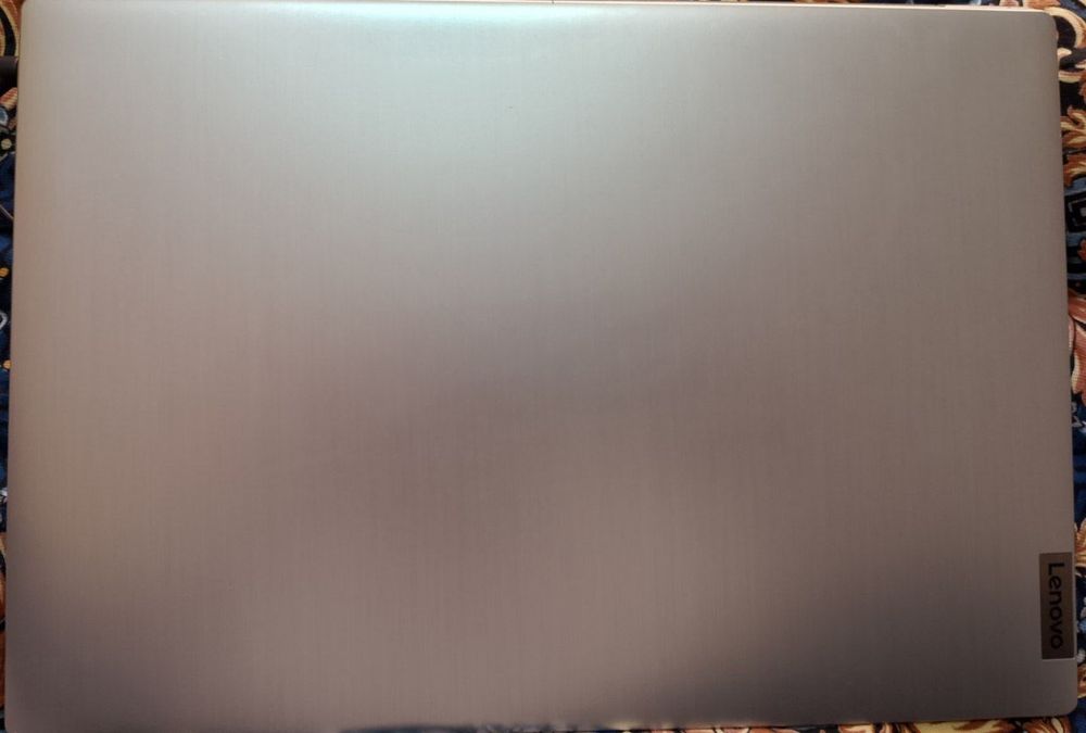 Lenovo celeron N4020 ideapad 3 sotiladi.