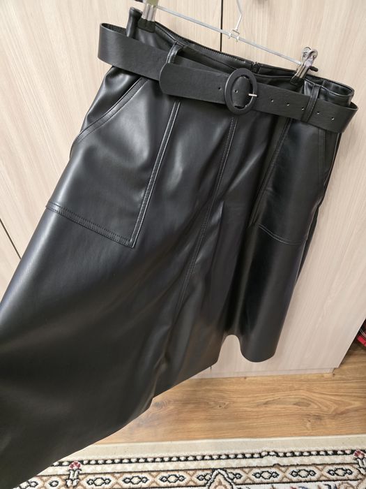 Юбка кожаная с карманами