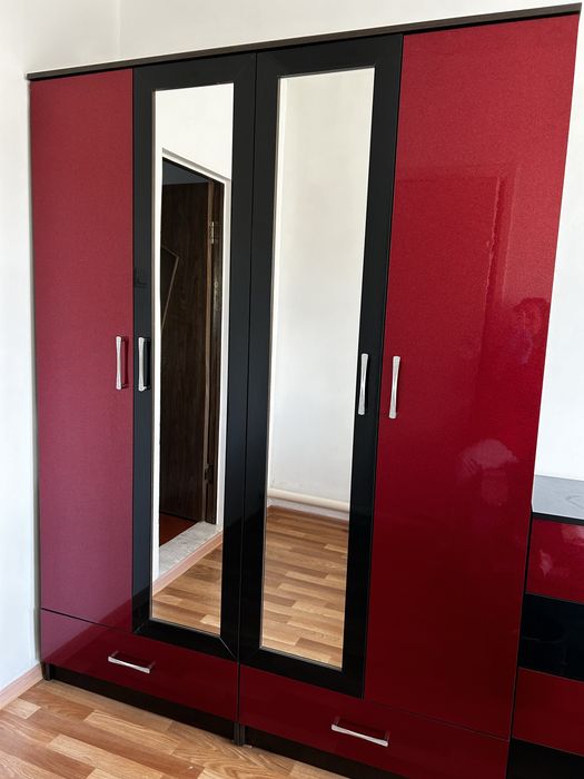 Продам спальный гарнитур