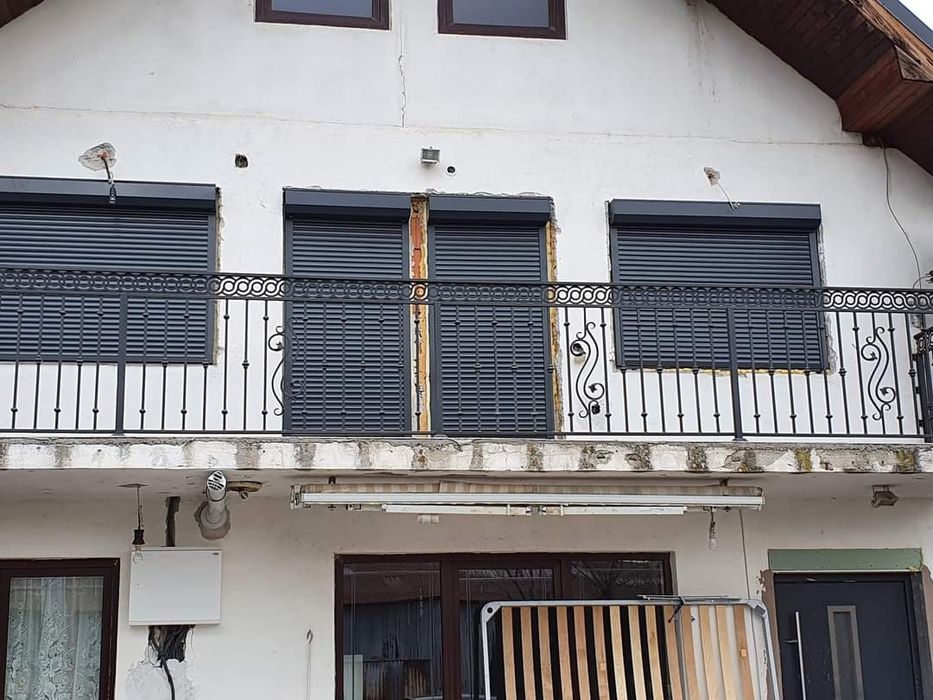 RULOURI Aluminiu si Usi de garaj rezidentiale SECTIONALE