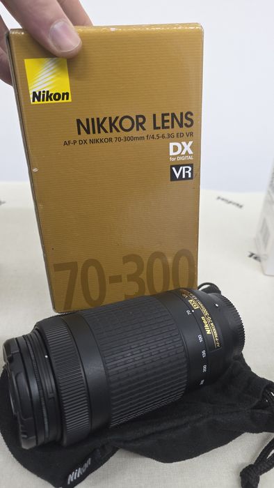 Nikon D5600 + 4 obiective , 2 acumulatori , genata + rucsac