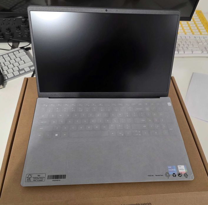 DELL Vostro 3530 i7 / 16GB / 512SSD – NOU