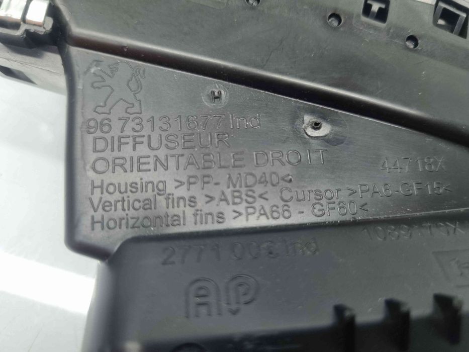 Grila aerisire dreapta Peugeot 2008 [Fabr 2013-prezent] 9673131677