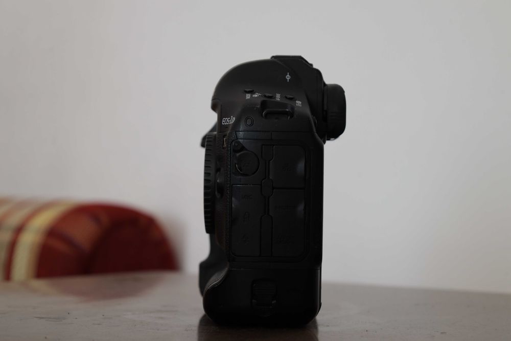 Canon 1DX с оригинална кутия, зарядно и батерия