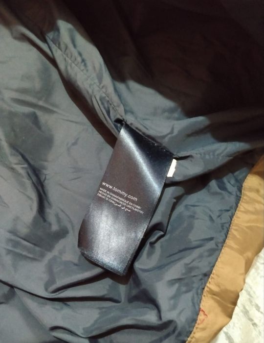 Vând geacă dama umpluta cu puf Tommy Hilfiger!