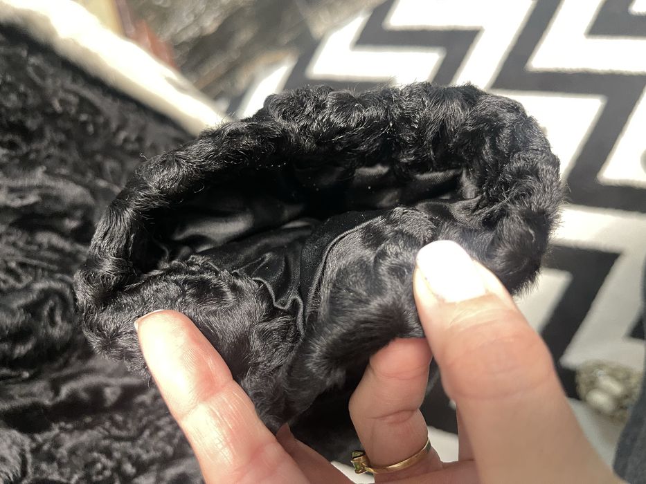 Blana naturala de Astrahan Swakara cu guler de vizon imperial