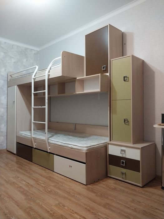 Двухъяросная кровать б/у