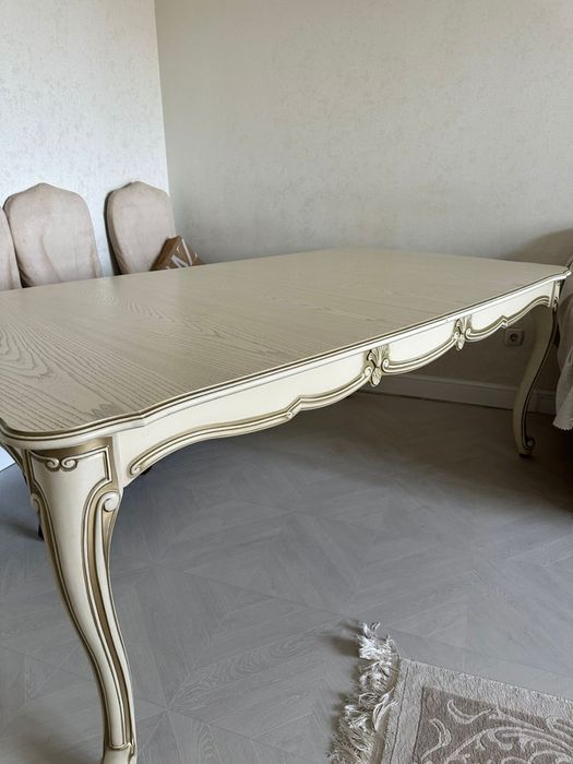 Гостевой стол из дерево