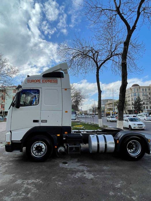 Volvo Вольво тягач 2000года
