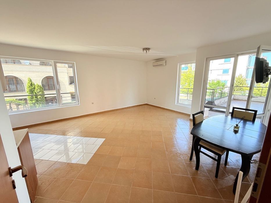 Продава се Двустаен апартамент в к.к. Слънчев бряг - 85 кв.м за 989 €/кв.м - Снимка #8