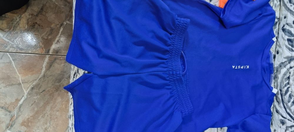 Две блузки и един екип "Кипста"-всеки по 10 лв