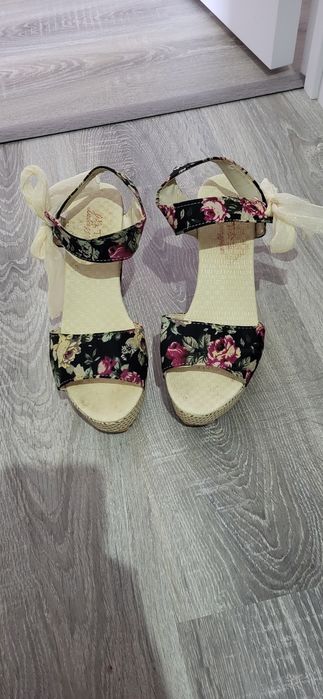 Продам босоножки,, состояние отличное