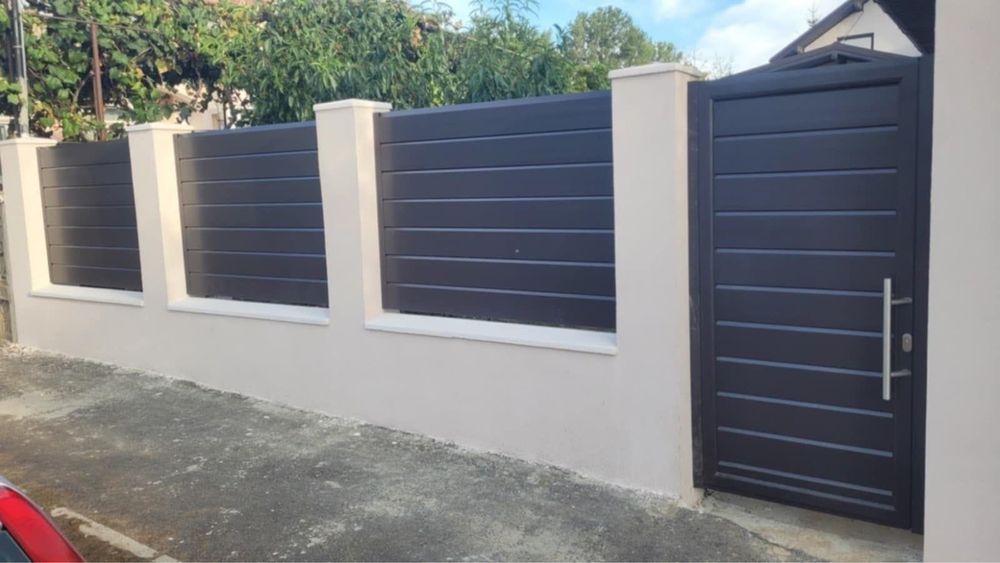 Garduri si porti din sipca metalica, panouri stil jaluzele, tabla cutata, plasa bordurata, fier forjat, BCA si beton si alte modele disponibile