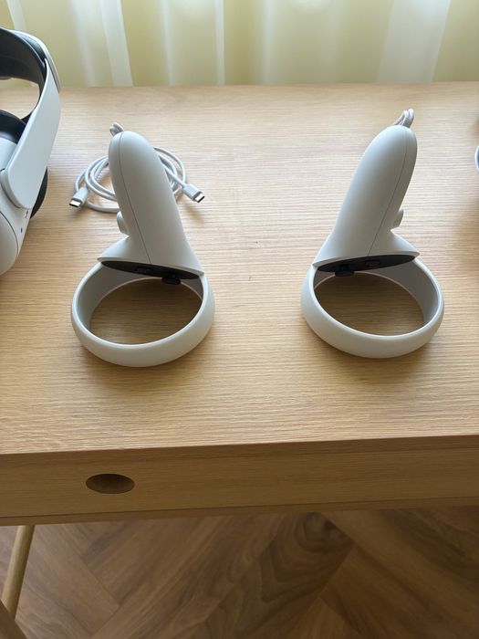 Oculus Quest 2 256 GB като нов почти неизползван