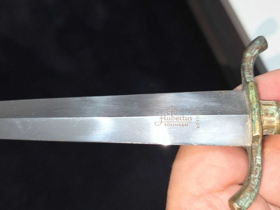 Pumnal Hubertus Rostfrei cu maner din bronz--Rar