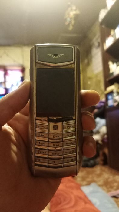 Продам  телефон оригинал