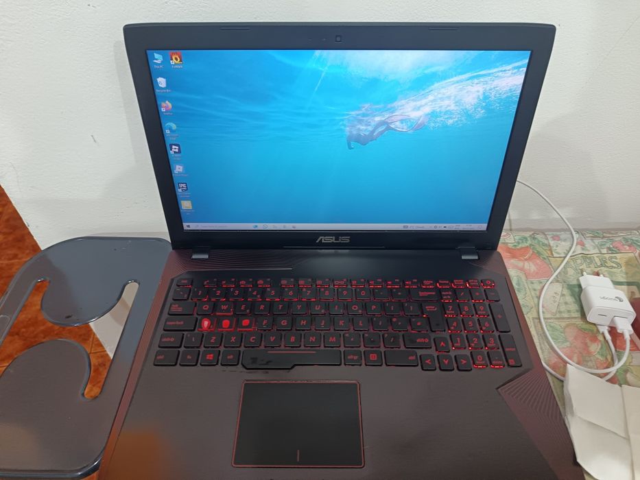 Asus rog i7 gen 7 placa video 1050 de 4 giga 16 giga ram