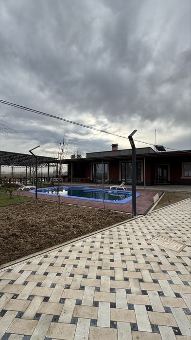 Suvni boyida Xalqabodda dacha 17sotok 2ta motorli lodkasi bn