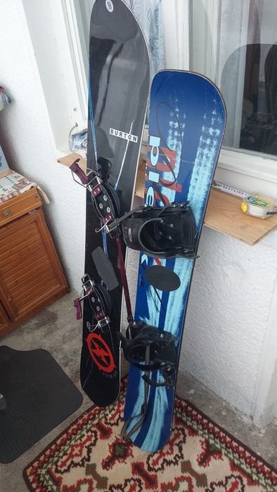 Vând placă Snowboard din imagine