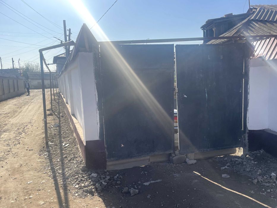 Продается участок с домом в центре Аккургана!