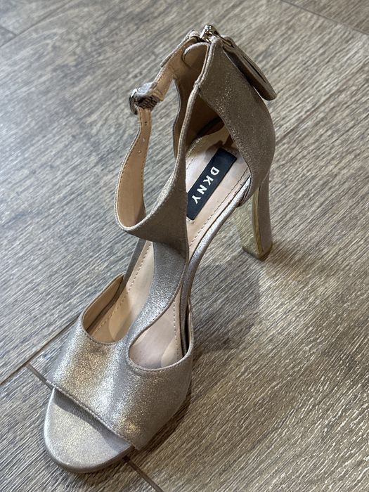 Елегантни женски красиви токчета