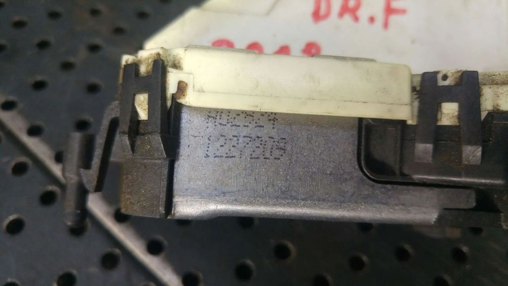 Broasca usa dreapta fata peugeot 3008 0u 1227209