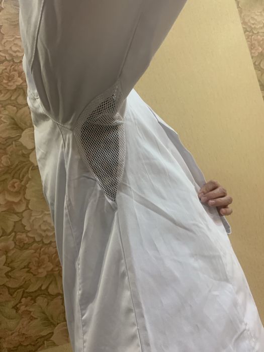 Продам белые халаты