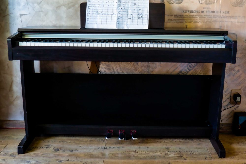 Pian digital YAMAHA Arius YDP 142-Rosewood 88 clape grele, 3 pedale