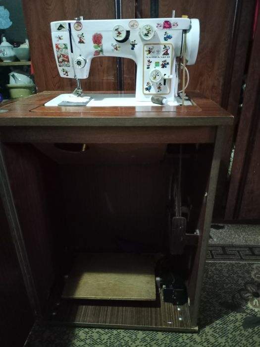 Швейная машинка Чайка-142 М