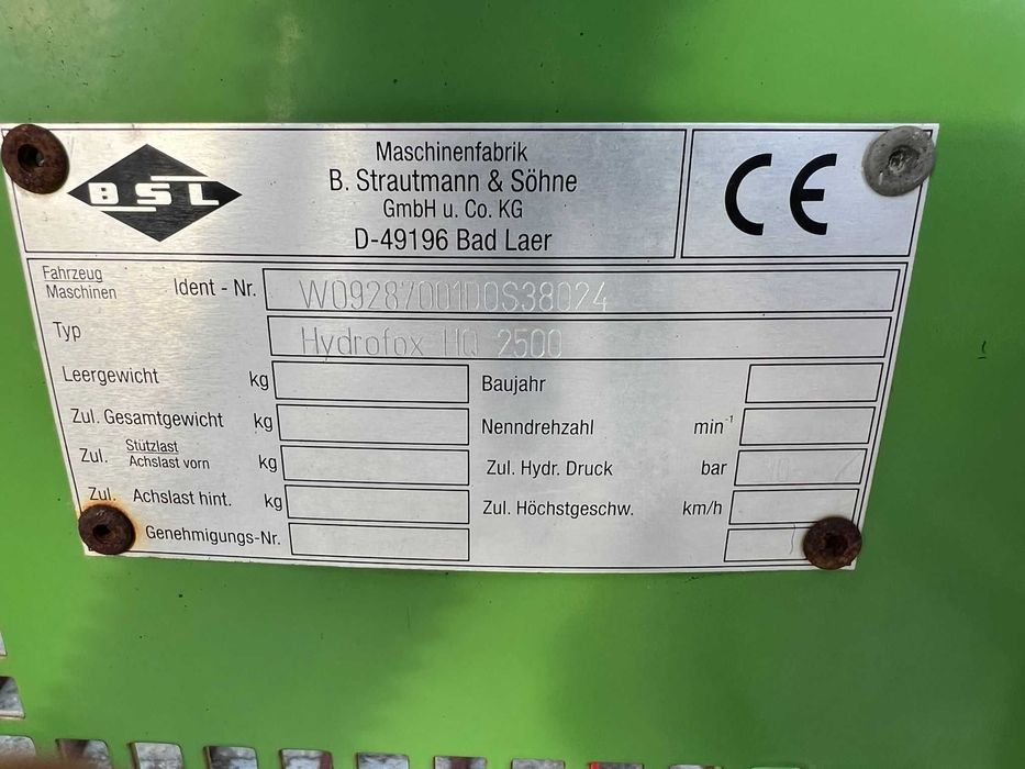 Резач за силаж Strautmann HQ – Обем 2,5 m³, с повдигач